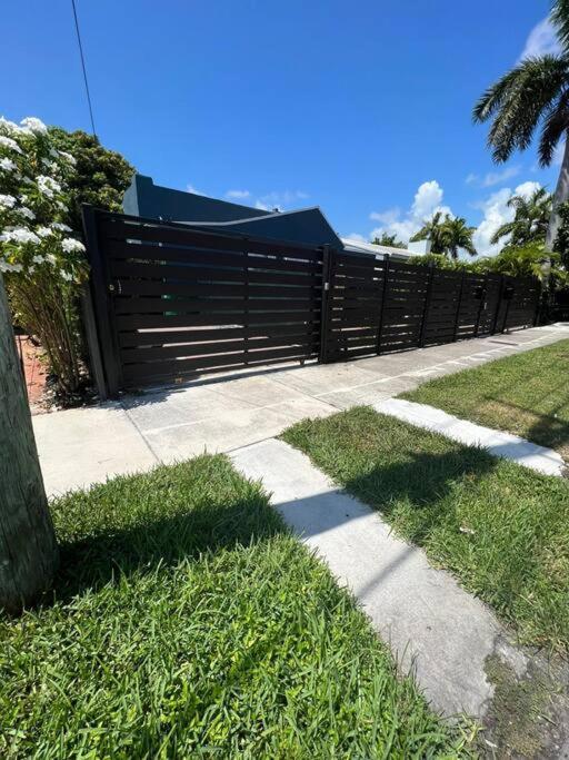 Cozy 1-Bedroom Rental In Miami Exterior foto
